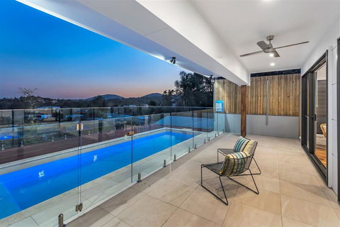 Panoramic Views Villa Birdwood Terrace 4 Bedroms - Toowong - Maitland Accommodation 0