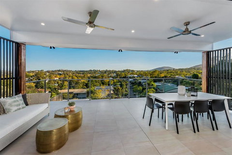 Panoramic Views Villa Birdwood Terrace 4 Bedroms - Toowong - Maitland Accommodation 2