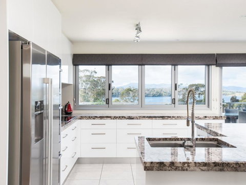 Paradise Point - Tamar Valley 14 Persons Residence With Pool - Maitland Accommodation 3