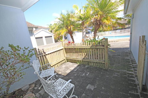 Paradise Waters - No. 13 - Maitland Accommodation 2