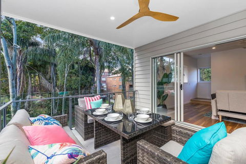 Park Avenue Townhouse Retreat Brisbane Sleeps 10 - Maitland Accommodation 2