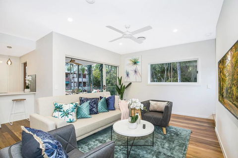 Park Avenue Townhouse Retreat Brisbane Sleeps 10 - Maitland Accommodation 3