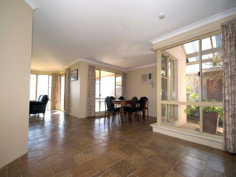 Pelican Shore Oceanfront Villa 6 - Maitland Accommodation 3