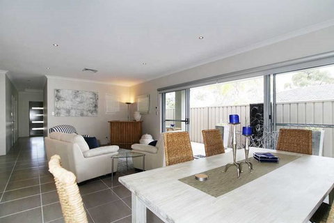 Penguin 4 Bedroom House By Shoalwater Executive Homes - Maitland Accommodation 1