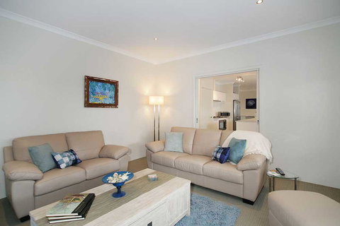 Penguin 4 Bedroom House By Shoalwater Executive Homes - Maitland Accommodation 3