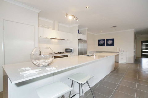 Penguin 4 Bedroom House By Shoalwater Executive Homes - Maitland Accommodation 0