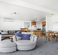 Penguin Cove - relax on the beach - Maitland Accommodation