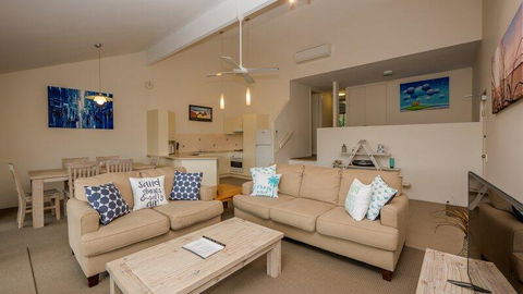 Peregian Court Resort - Maitland Accommodation 3