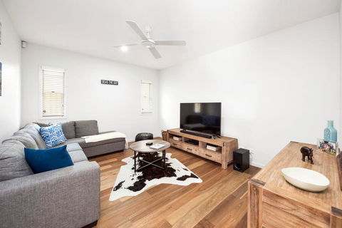 Pet Friendly, New House Peregian Breeze Drive, Peregian Beach - Maitland Accommodation 0