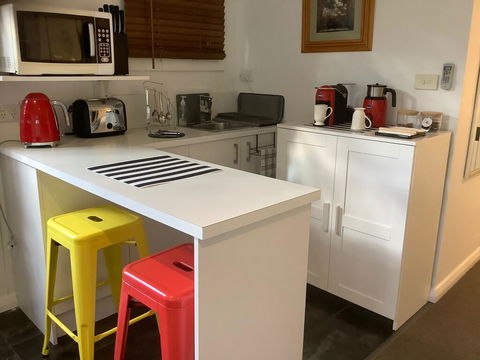 Petite Provence Cottage - Maitland Accommodation 2