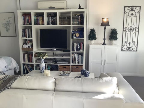 Petite Provence Cottage - Maitland Accommodation 0