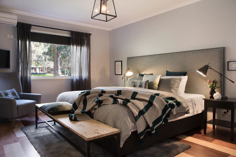Phoenix - Maitland Accommodation 0