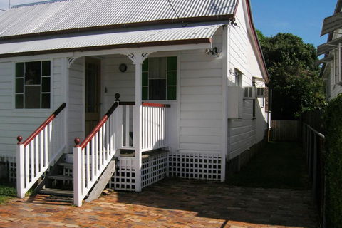 Pine Cottage - Maitland Accommodation 0