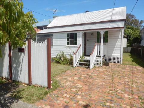 Pine Cottage - Maitland Accommodation 2