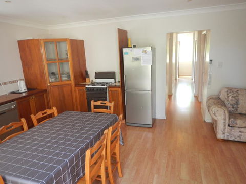 Pine Cottage - Maitland Accommodation 3