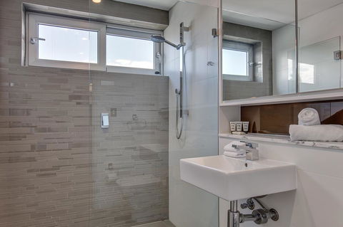 Professional Living Minutes From The City - Maitland Accommodation 2