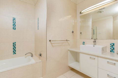 Rainbow Towers 2 - Rainbow Beach, High On The Hill, Panoramic Views, Wi-Fi - Maitland Accommodation 2