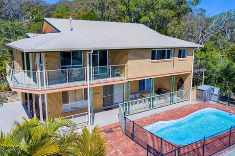 Rainbow Views - Rainbow Beach, Stunning Ocean Views And A Swimming Pool - Maitland Accommodation 1