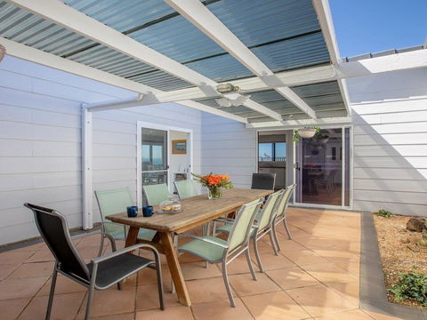 Rainbows End - Soaring Views North To Gerroa - Maitland Accommodation 3