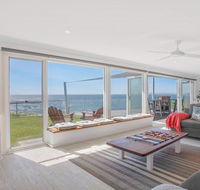 Rainbows End - soaring views north to Gerroa - Maitland Accommodation