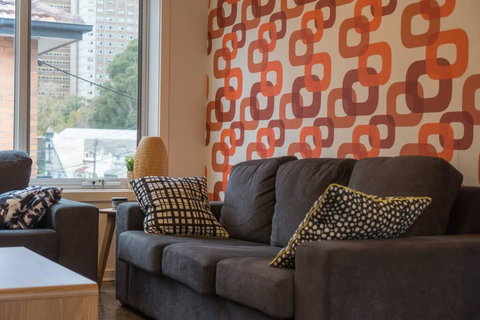 Rare & Spacious Apt W/ City Views Close To CBD/MCG, Free Wi-Fi + Carpark + Netflix - Maitland Accommodation 1