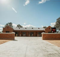 Red Waratah Accommodation - Maitland Accommodation