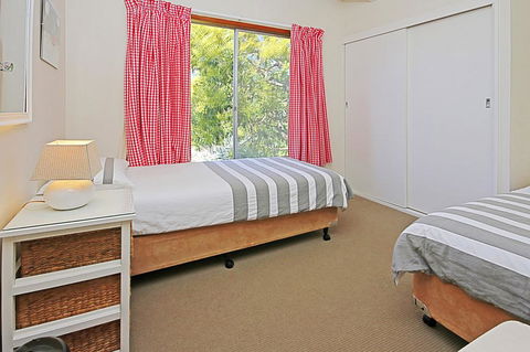REST ASHORE At MOLLYMOOK - Maitland Accommodation 3