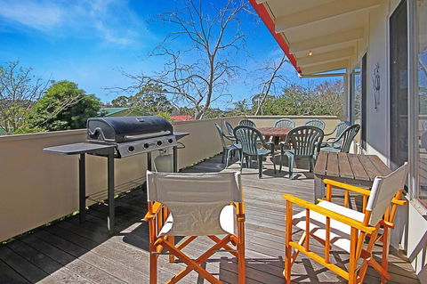 REST ASHORE At MOLLYMOOK - Maitland Accommodation 0