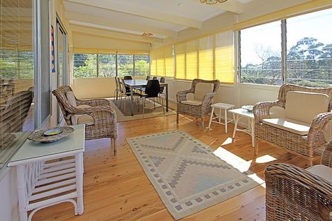 REST ASHORE At MOLLYMOOK - Maitland Accommodation 1