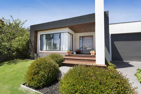 SAFETY BEACH ENTERTAINER - Maitland Accommodation 0