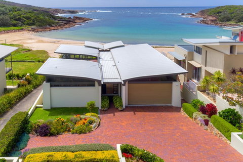 Sails On The Beachfront - Exclusive Seaside Home - Maitland Accommodation 0