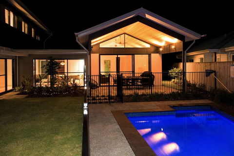 Salty Lark Beach House - Maitland Accommodation 2