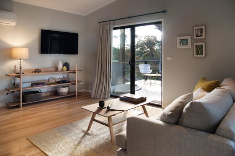Sanctum - Maitland Accommodation 2