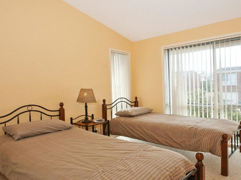 Sandalwood - Direct Beach Access To Tilbury Cove - Maitland Accommodation 3