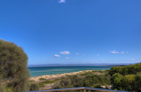 Sandbar Beach House - Maitland Accommodation 3