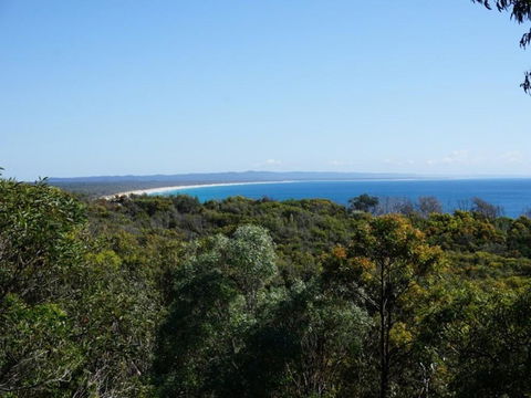 Scribbly Gums - Rainbow Beach, Ocean-front Spacious Home With Pool - Maitland Accommodation 1