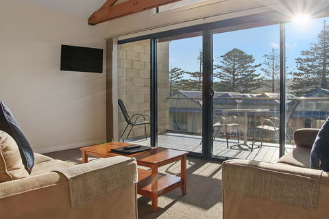 Sea Foam Villas - Maitland Accommodation 3