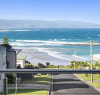 SEA SPECTACULAR - seconds from the beach - Maitland Accommodation