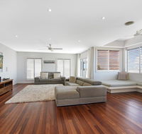 Sea Splash 75 Lorikeet Drive - Maitland Accommodation