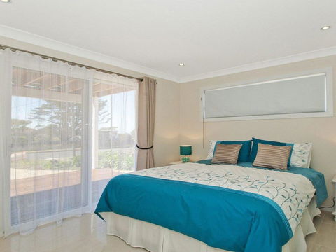 Seacluded - Plenty Of Room For Everyone - Maitland Accommodation 1