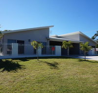 Seadaze 1 - Rainbow Beach Gorgeous unit close to the beach Aircon Pool - Maitland Accommodation
