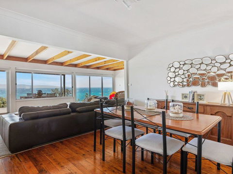 Seaspray On Culburra - Dolphin And Whale Watching - Maitland Accommodation 1
