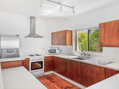 Seaspray On Culburra - Dolphin And Whale Watching - Maitland Accommodation 2