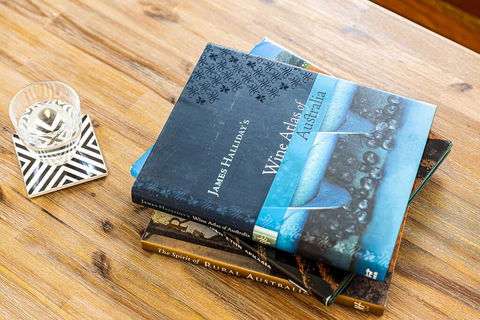 Serenity On Seaview Boutique Retreat With Pool By The Beach - Maitland Accommodation 3