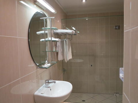 Shangri-La Gardens - Maitland Accommodation 3