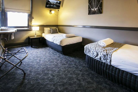 Shenanigans At The Imperial - Maitland Accommodation 2