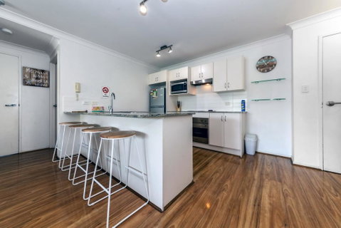 Shoal Bay Beach Club, 17/2 Shoal Bay Road - Maitland Accommodation 3