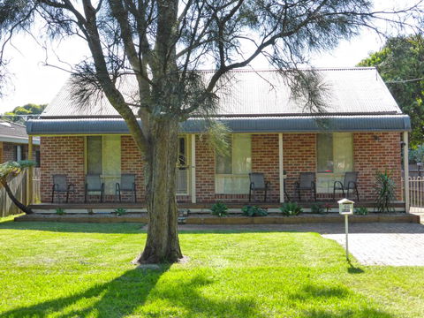 Shore Bet @ Culburra Beach - Maitland Accommodation 0