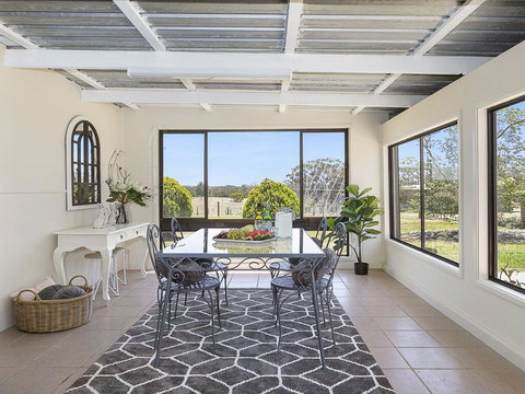 Silky Oak Cottage - Cosy With Country Views - Maitland Accommodation 0