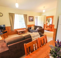 Silver Birches Holiday Unit 4 - Maitland Accommodation